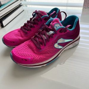 Newton Motion 9 pink, size 8